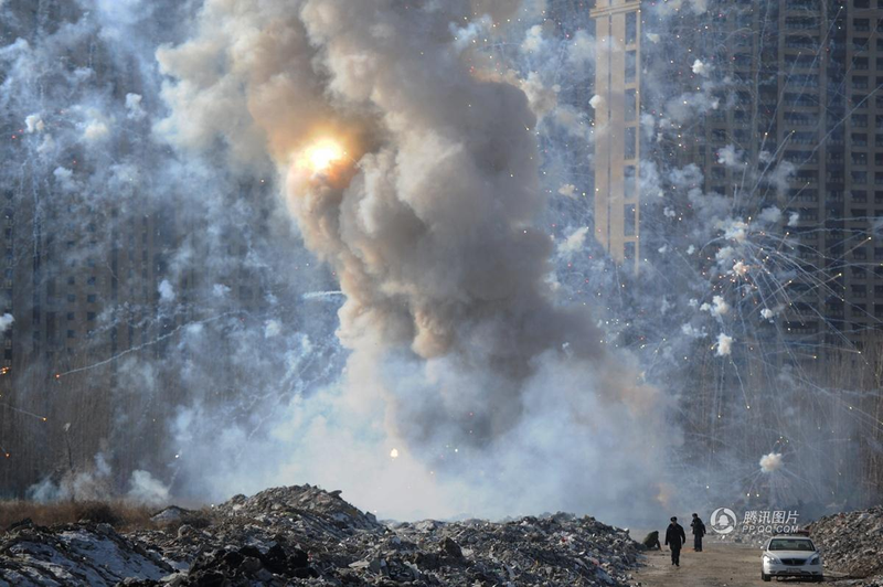 Illustration for article titled Chinese police destroyed 3,083 sets of firework creating huge explosion